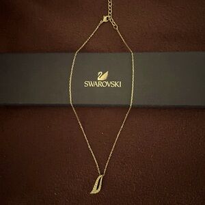 Swarovski sparkling white necklace